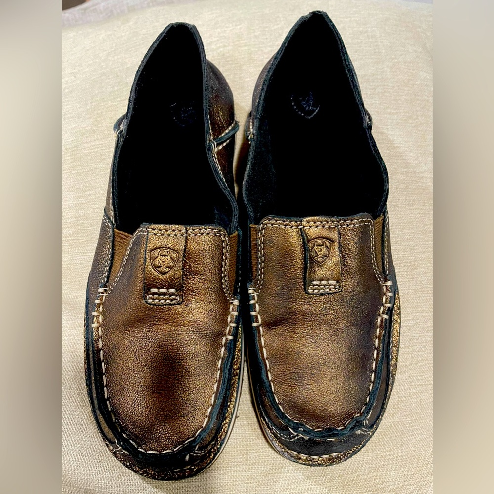 7.5 Ariat Women’s Bronze/Brown Metallic Cruiser Loafers